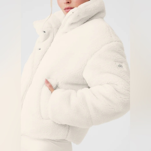 Alo Sherpa Snow Angel Puffer - Picture 4 of 7